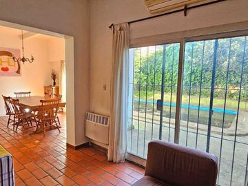 VENTA CASA 6 AMBIENTES  JARDIN Y PILETA EN OLIVOS