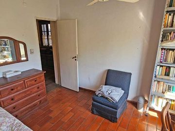 VENTA CASA 6 AMBIENTES  JARDIN Y PILETA EN OLIVOS