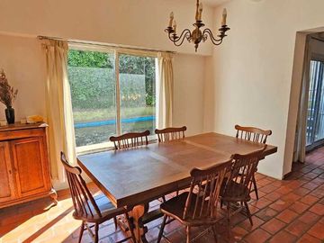 VENTA CASA 6 AMBIENTES  JARDIN Y PILETA EN OLIVOS