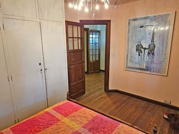 VENTA CASA 6 AMBIENTES  JARDIN Y PILETA EN OLIVOS