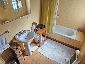 VENTA CASA 6 AMBIENTES  JARDIN Y PILETA EN OLIVOS