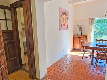 VENTA CASA 6 AMBIENTES  JARDIN Y PILETA EN OLIVOS
