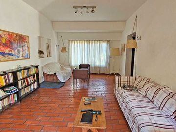VENTA CASA 6 AMBIENTES  JARDIN Y PILETA EN OLIVOS
