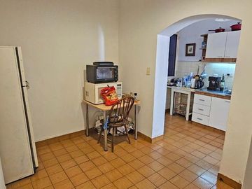 VENTA CASA 6 AMBIENTES  JARDIN Y PILETA EN OLIVOS