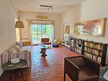 VENTA CASA 6 AMBIENTES  JARDIN Y PILETA EN OLIVOS