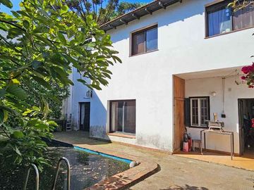 VENTA CASA 6 AMBIENTES  JARDIN Y PILETA EN OLIVOS