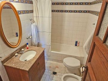 VENTA CASA 6 AMBIENTES  JARDIN Y PILETA EN OLIVOS