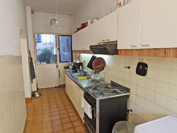 VENTA CASA 6 AMBIENTES  JARDIN Y PILETA EN OLIVOS
