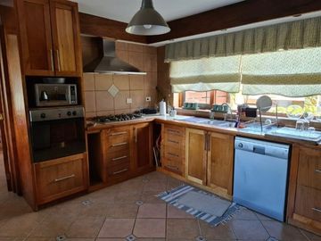 Casa en Venta en Casa Amplia 5 Dormitorios 6 Baños Sector Villuco, Chiguayante