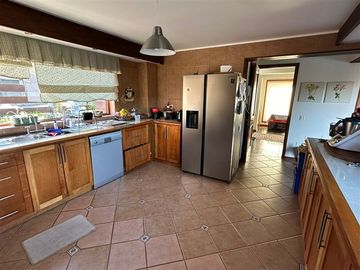 Casa en Venta en Casa Amplia 5 Dormitorios 6 Baños Sector Villuco, Chiguayante