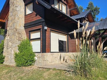 Venta Casa Impecable en Barrio Lomas del Correntoso