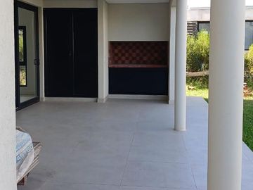 VENDO CASA A ESTRENAR EN RUMENCO JOVEN CON PARQUE Y GARAJE - GALERIA CON PARRILLA