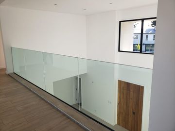 VENDO CASA A ESTRENAR EN RUMENCO JOVEN CON PARQUE Y GARAJE - GALERIA CON PARRILLA