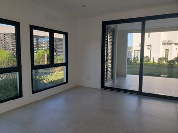 VENDO CASA A ESTRENAR EN RUMENCO JOVEN CON PARQUE Y GARAJE - GALERIA CON PARRILLA