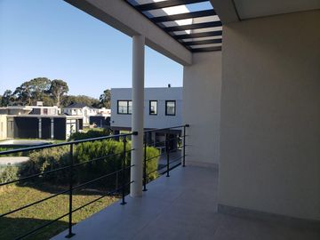 VENDO CASA A ESTRENAR EN RUMENCO JOVEN CON PARQUE Y GARAJE - GALERIA CON PARRILLA