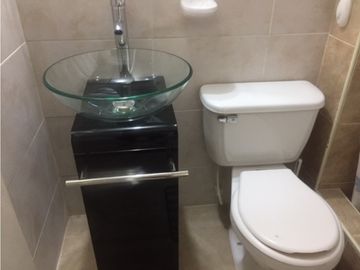 CASA EN VENTA EN CEDRITOS RENTABLE CON 6 APARTAMENTOS AMOBLADOS
