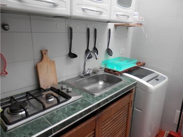 CASA EN VENTA EN CEDRITOS RENTABLE CON 6 APARTAMENTOS AMOBLADOS