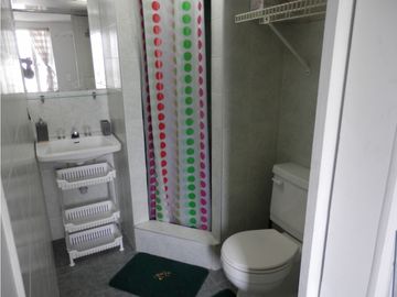 CASA EN VENTA EN CEDRITOS RENTABLE CON 6 APARTAMENTOS AMOBLADOS
