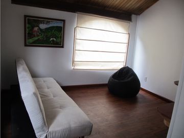 CASA EN VENTA EN CEDRITOS RENTABLE CON 6 APARTAMENTOS AMOBLADOS