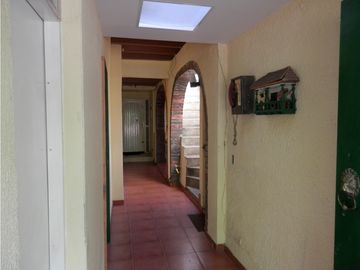 CASA EN VENTA EN CEDRITOS RENTABLE CON 6 APARTAMENTOS AMOBLADOS