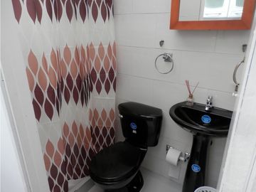 CASA EN VENTA EN CEDRITOS RENTABLE CON 6 APARTAMENTOS AMOBLADOS