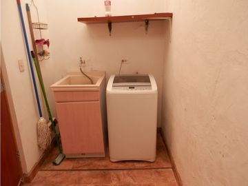 CASA EN VENTA EN CEDRITOS RENTABLE CON 6 APARTAMENTOS AMOBLADOS