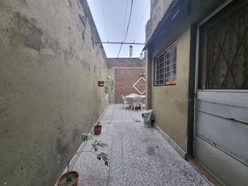 Casa 8 ambientes, 226 metros cubiertos.