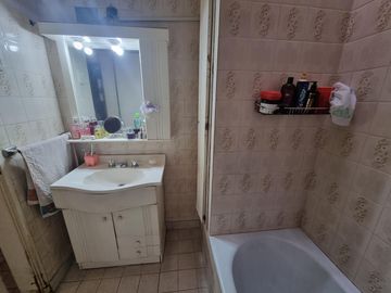 Casa 8 ambientes, 226 metros cubiertos.