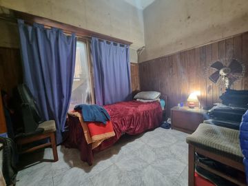 Casa 8 ambientes, 226 metros cubiertos.