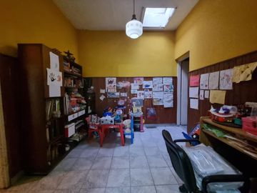 Casa 8 ambientes, 226 metros cubiertos.