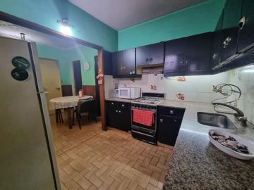 Casa 8 ambientes, 226 metros cubiertos.