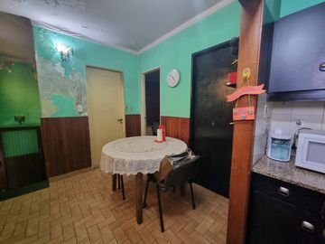 Casa 8 ambientes, 226 metros cubiertos.