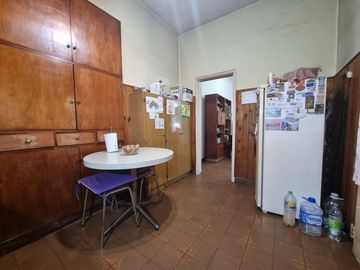 Casa 8 ambientes, 226 metros cubiertos.
