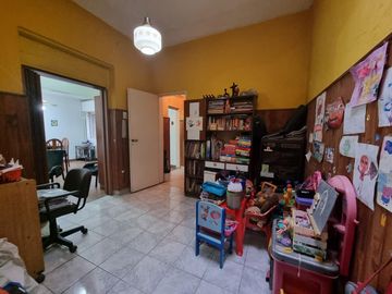 Casa 8 ambientes, 226 metros cubiertos.