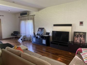 Casa en venta y alquiler en el Portillo