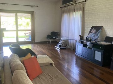 Casa en venta y alquiler en el Portillo