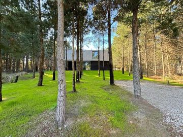 Casa en Alquiler - Barrio Senderos IV Lote 276 de Costa Esmeralda - Fondo arbolado y privado