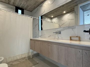 Casa en Alquiler - Barrio Senderos IV Lote 276 de Costa Esmeralda - Fondo arbolado y privado