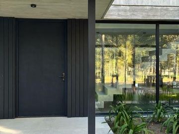 Casa en Alquiler - Barrio Senderos IV Lote 276 de Costa Esmeralda - Fondo arbolado y privado