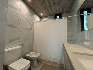 Casa en Alquiler - Barrio Senderos IV Lote 276 de Costa Esmeralda - Fondo arbolado y privado