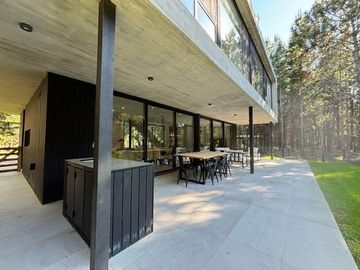 Casa en Alquiler - Barrio Senderos IV Lote 276 de Costa Esmeralda - Fondo arbolado y privado