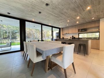 Casa en Alquiler - Barrio Senderos IV Lote 276 de Costa Esmeralda - Fondo arbolado y privado