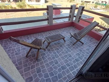 VENTA CON RENTA Casa 3 dormitorios en  Área 1 SAN SEBASTIAN MB