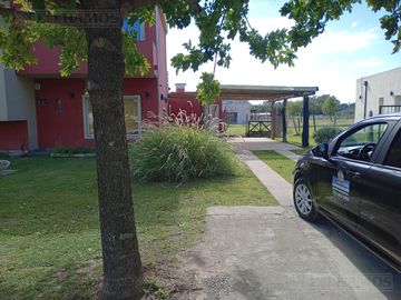VENTA CON RENTA Casa 3 dormitorios en  Área 1 SAN SEBASTIAN MB