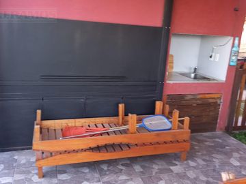 VENTA CON RENTA Casa 3 dormitorios en  Área 1 SAN SEBASTIAN MB