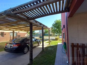 VENTA CON RENTA Casa 3 dormitorios en  Área 1 SAN SEBASTIAN MB