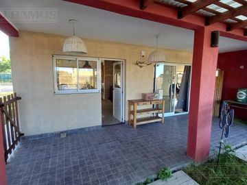 VENTA CON RENTA Casa 3 dormitorios en  Área 1 SAN SEBASTIAN MB