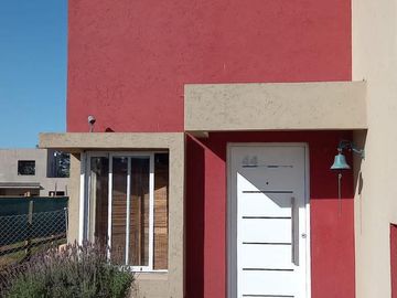 VENTA CON RENTA Casa 3 dormitorios en  Área 1 SAN SEBASTIAN MB