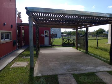 VENTA CON RENTA Casa 3 dormitorios en  Área 1 SAN SEBASTIAN MB