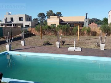 VENTA CON RENTA Casa 3 dormitorios en  Área 1 SAN SEBASTIAN MB